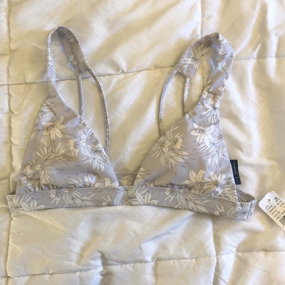 LA Hearts light violet and flowered bikini top